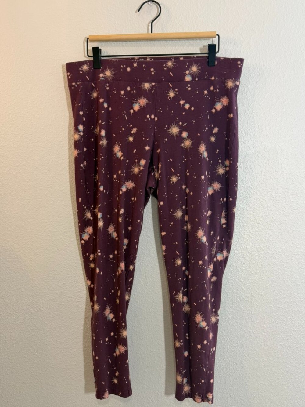 Torrid High Waist Leggings Plum Burgundy Celestial Fireworks Print Womens Size 2
